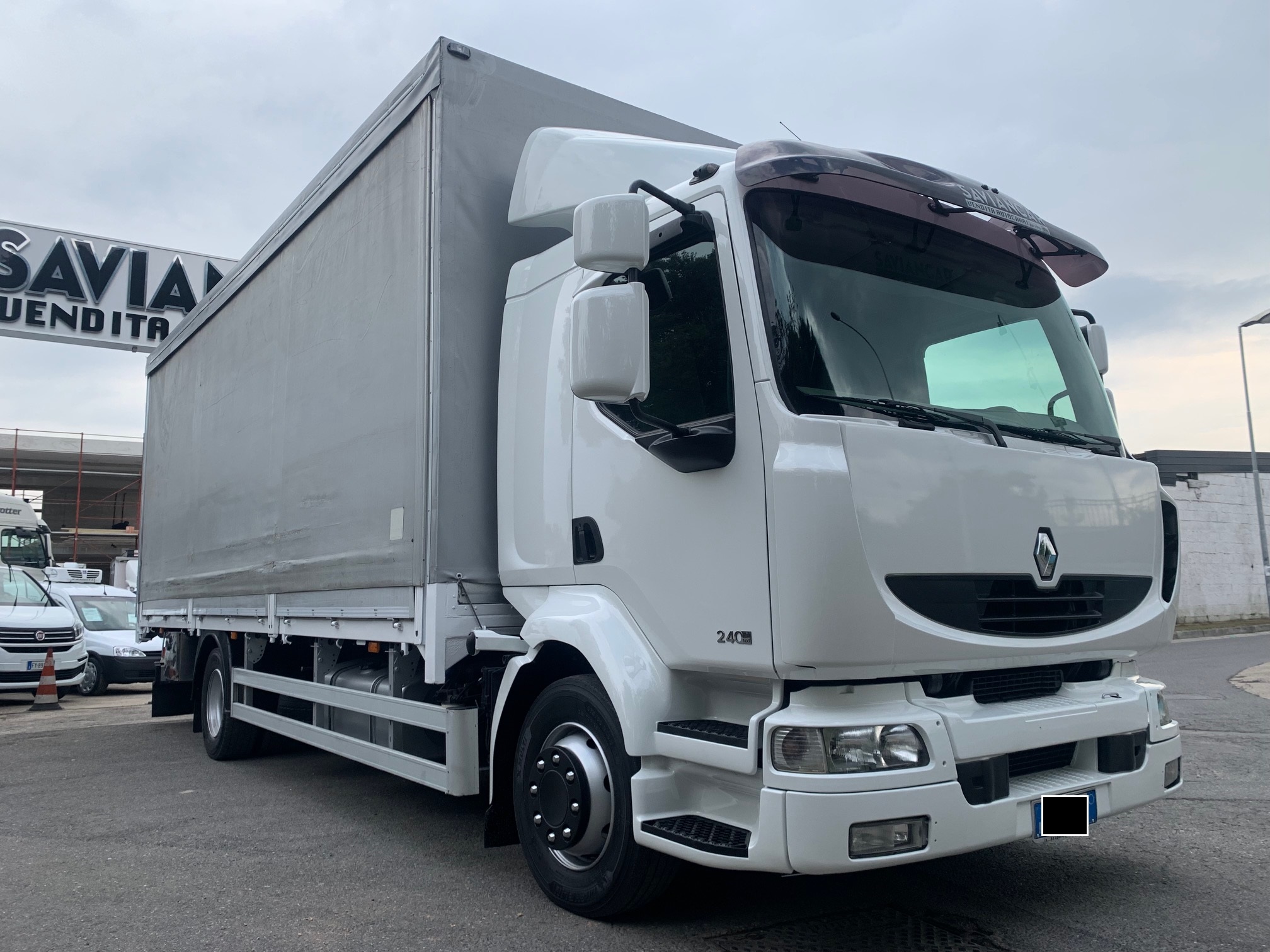 RENAULT MIDLUM 240