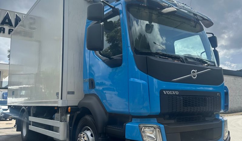 VOLVO FL250 pieno
