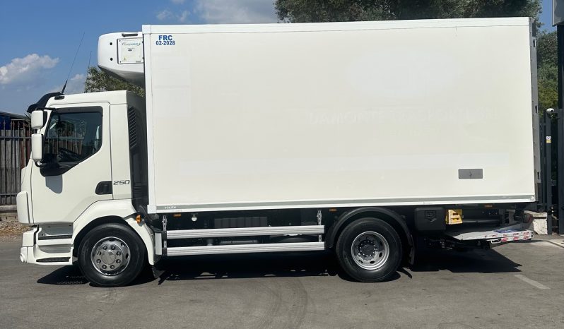 VOLVO FL250 pieno
